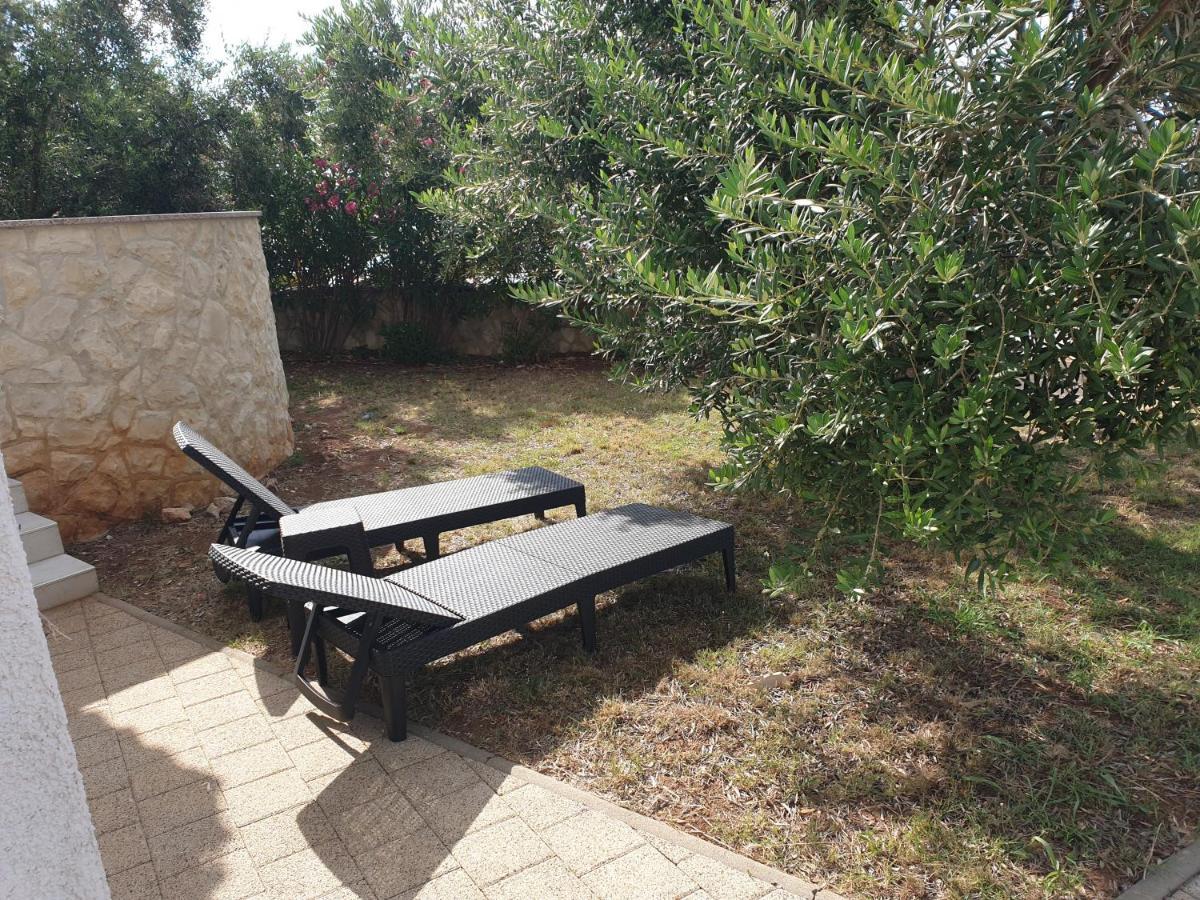 Summertime Apartmani Povljana Exterior photo