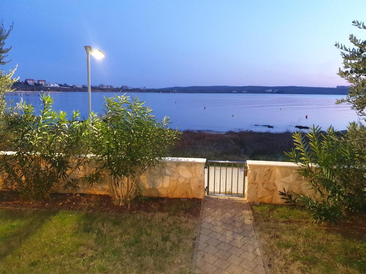 Summertime Apartmani Povljana Exterior photo